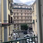 아파트 Serapide13 A Santa Lucia *